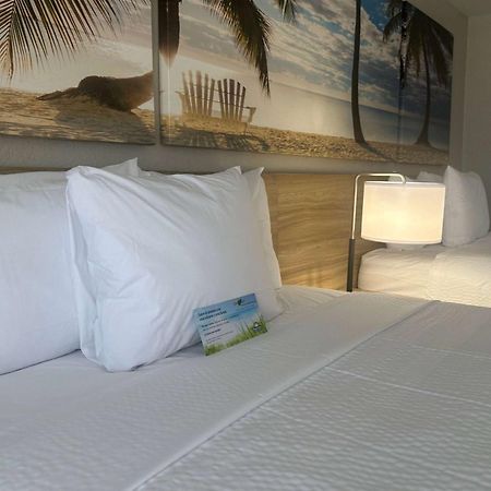 Days Inn By Wyndham Fort Myers Exterior photo