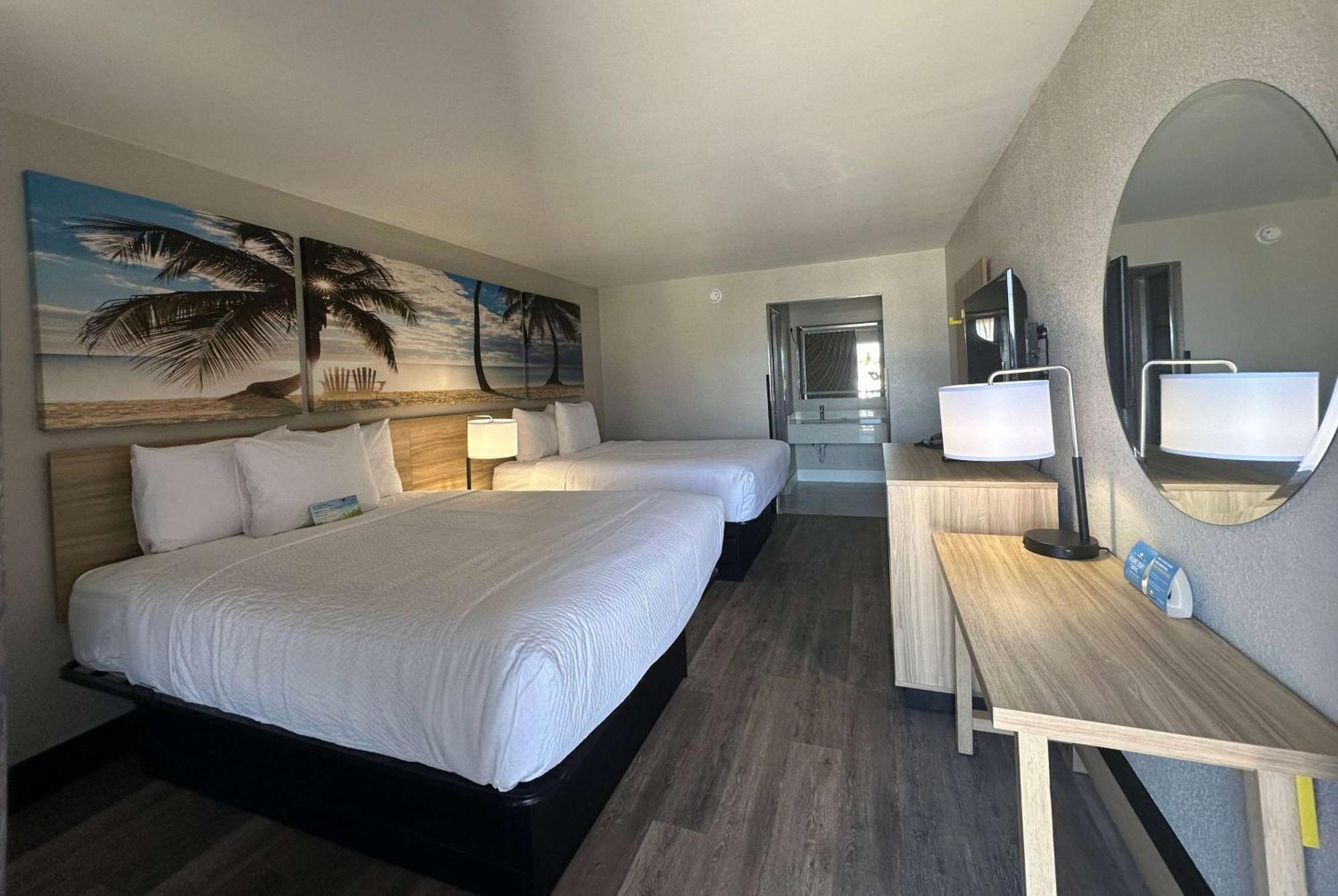 Days Inn By Wyndham Fort Myers Exterior photo